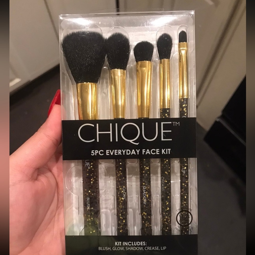 Makeup brushes